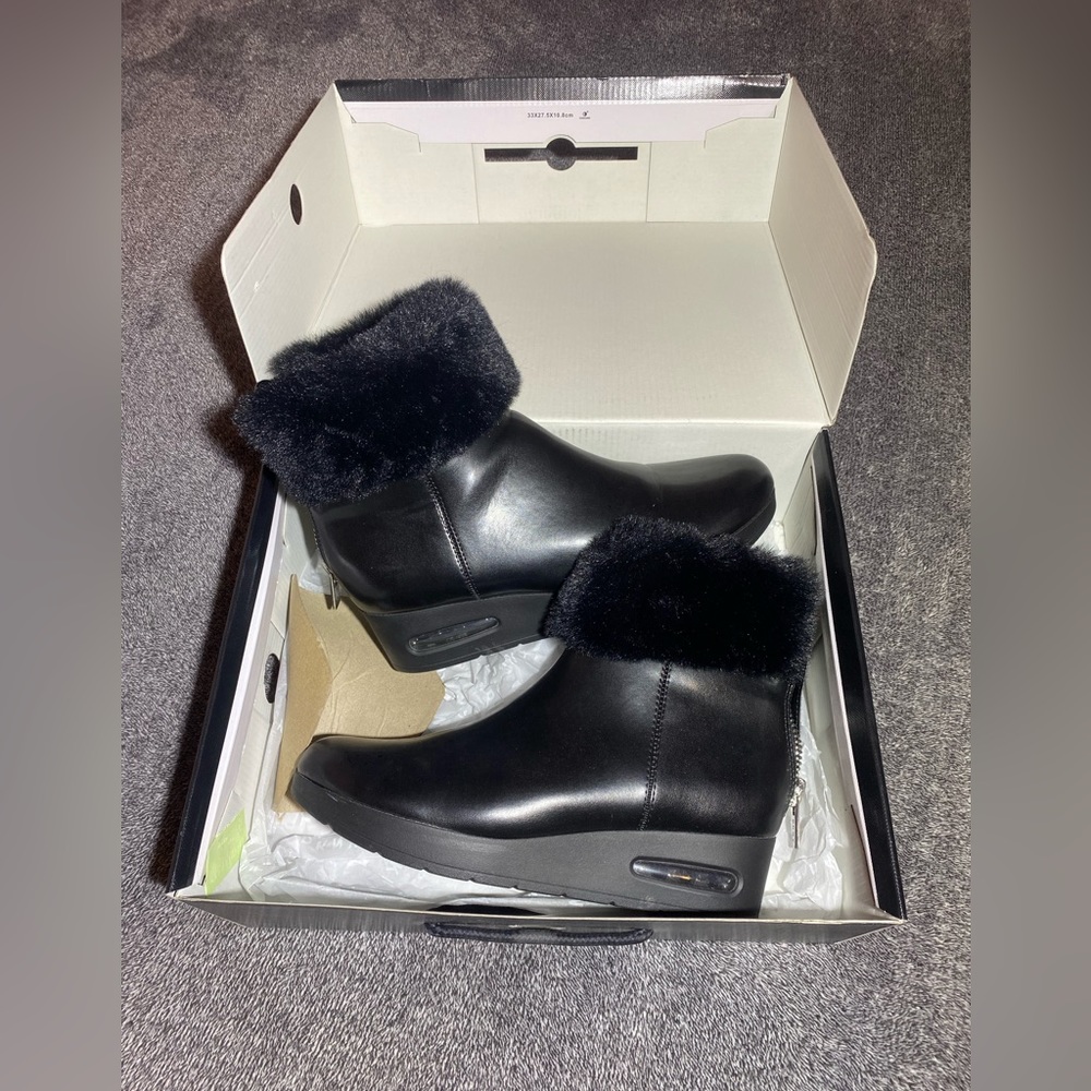 $149 NEW‎ WITH BOX DKNY Abri Black Wedge Bootie ( 9 )